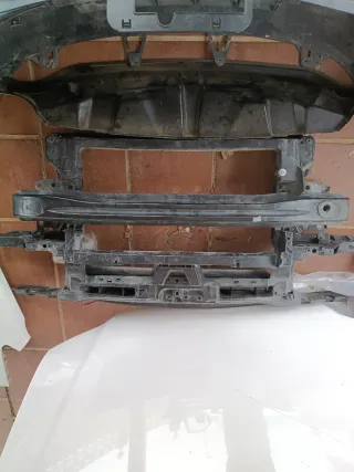 Paragolpes y panel delantero VW Caddy