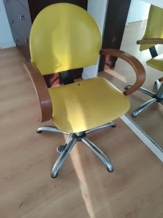 Silla de oficina hidráulica amarilla