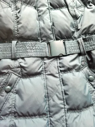 Cazadora acolchada mujer verde con cinturón