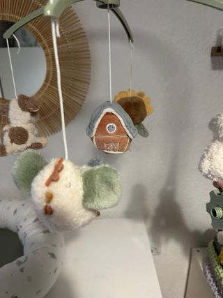 Móvil musical carrusel cuna Little Dutch farm