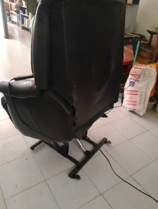 Butaca reclinable masajeadora negra