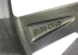 2379495 llanta 42611yy680 toyota auris hybrid