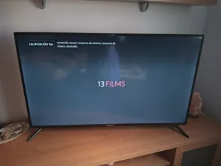 Televisión Leds roto ( sin mando) solo tiene 3 año