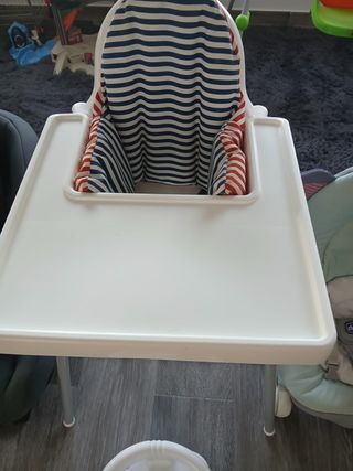 Trona fija con cojín a rayas