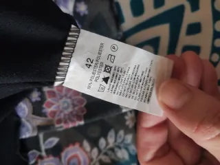 Vestido El Corte Inglés negro y morado