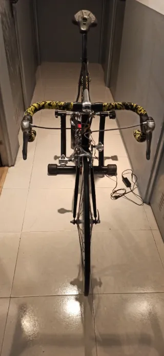 Bicicleta de carretera y rodillo