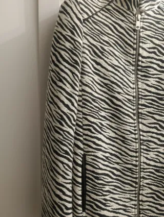 Abrigo estampado cebra