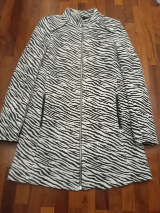 Abrigo estampado cebra