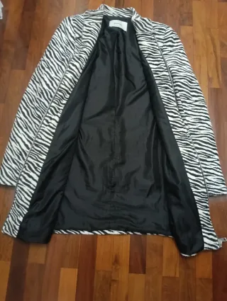 Abrigo estampado cebra