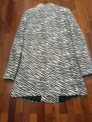 Abrigo estampado cebra