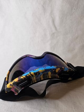 Gafas de esquí con diseño colorido