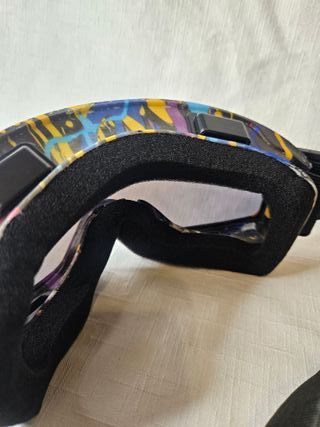 Gafas de esquí con diseño colorido