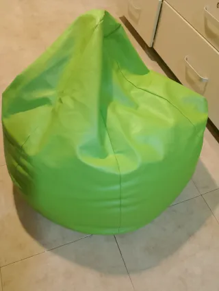 Puff verde símil cuero grande