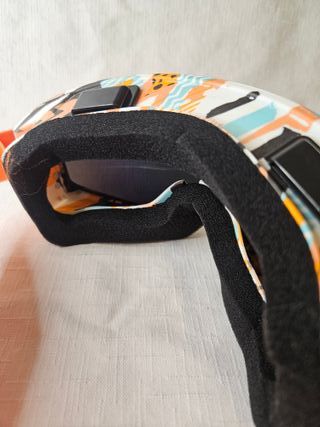 Gafas de esquí con diseño colorido