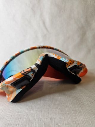 Gafas de esquí con diseño colorido