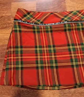 Falda Zara cuadros roja verde T.34