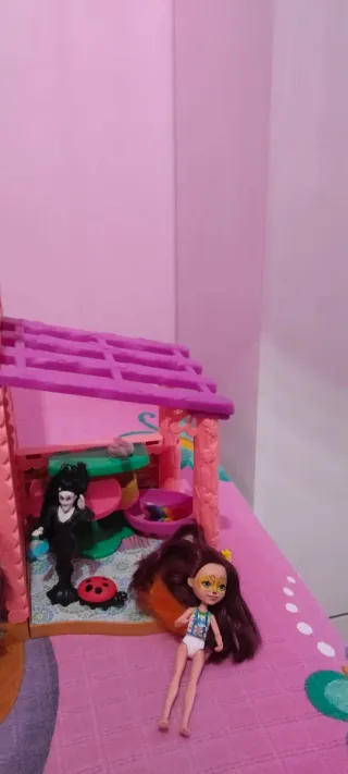 Casa  de enchantimals.