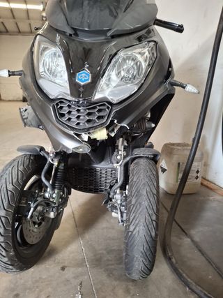 Piaggio MP3 300 Deep Black