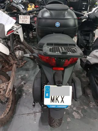 Piaggio MP3 300 Deep Black