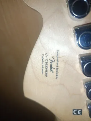 Guitarra Eléctrica Squier Stratocaster