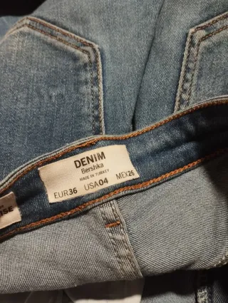 Pantalón vaquero Bershka desgastado