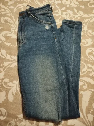 Pantalón vaquero Bershka desgastado