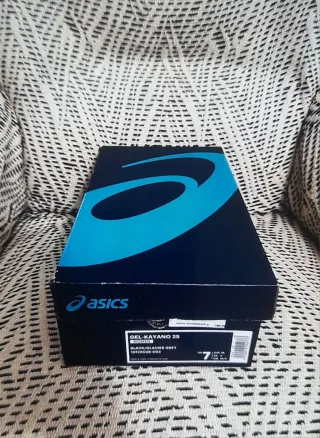 Zapatillas Asics Negras y Blancas