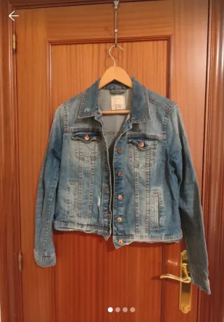 Chaqueta tejana Stradivarius azul