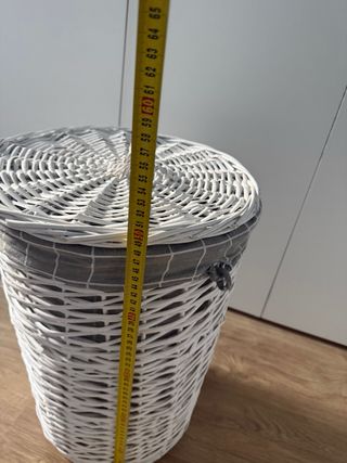 Cesto mimbre blanco con forro y tapa