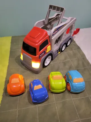 Camión transportador de coches de juguete