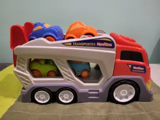 Camión transportador de coches de juguete