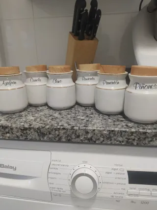 Especiero de cerámica con 6 botes