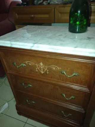 Comodino in legno e marmo