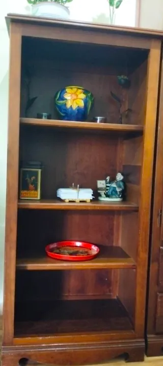 Estantería de madera . 1,40 x 0,60 cm