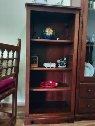 Estantería de madera . 1,40 x 0,60 cm