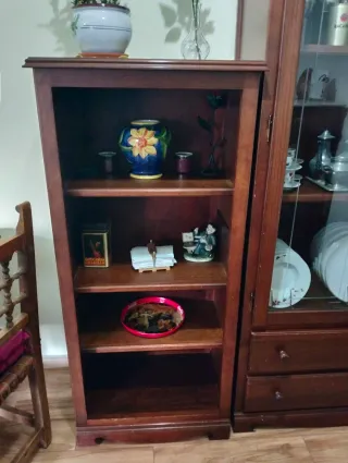 Estantería de madera . 1,40 x 0,60 cm