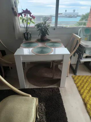 5 Sillas de Madera Maciza Beige y mesa extensible