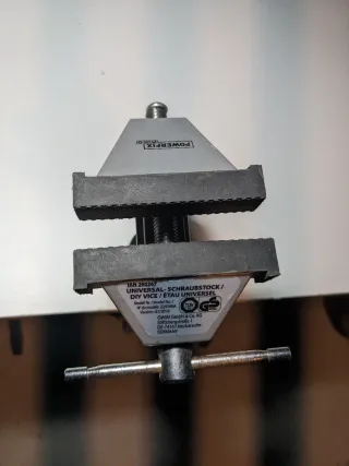 Prensa de banco con base giratoria