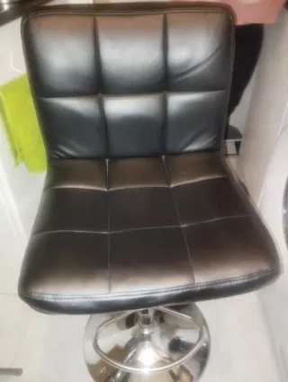 Taburete alto negro y plateado