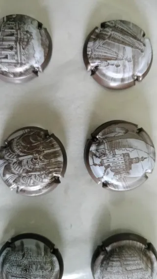 54 Chapas Tapones de Cava Colección