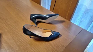 Zapatos de tacón negros para mujer