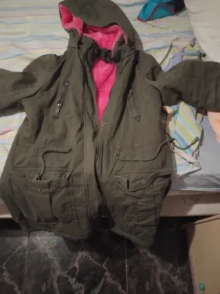 Chaqueta verde con forro rosa