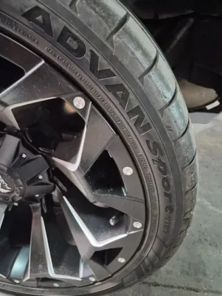 5 Llantas en 22". Jeep Wrangler JL JK