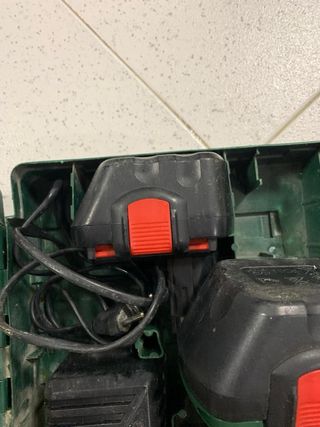 Taladro Bosch con maletín y cargador