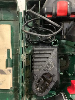 Taladro Bosch con maletín y cargador