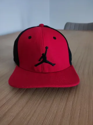 Gorra Jordan Roja y Negra