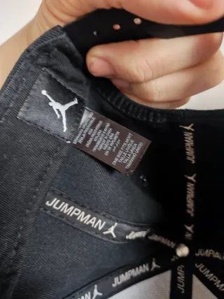 Gorra Jordan Roja y Negra