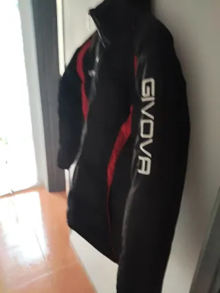 Chaqueta  de plumas Givova Negra y Roja