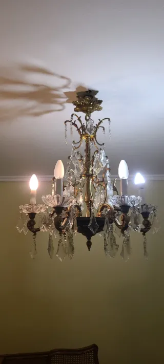 Lámpara de araña antigua de lágrimas de cristal