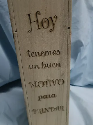 Caja de madera para botella con cuerda